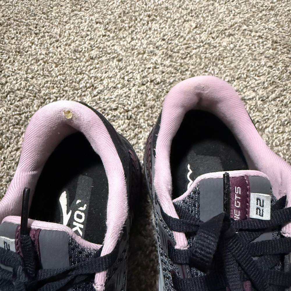 Brooks Women's Adrenaline GTS 22 - Black and Pink - Picture 7 of 9